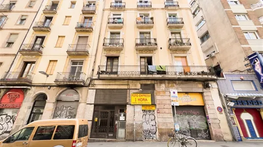 Rooms in Barcelona Ciutat Vella - photo 10