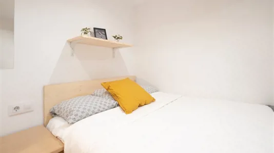 Rooms in Barcelona Ciutat Vella - photo 2