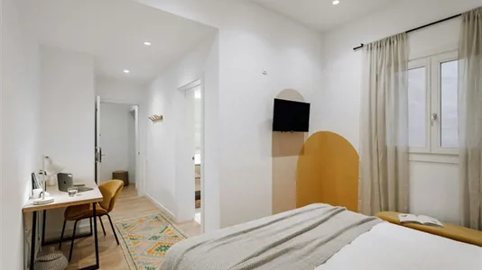 Rooms in Barcelona Eixample - photo 2