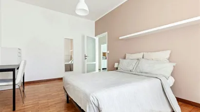 Room for rent in Milano Zona 6 - Barona, Lorenteggio, Milan