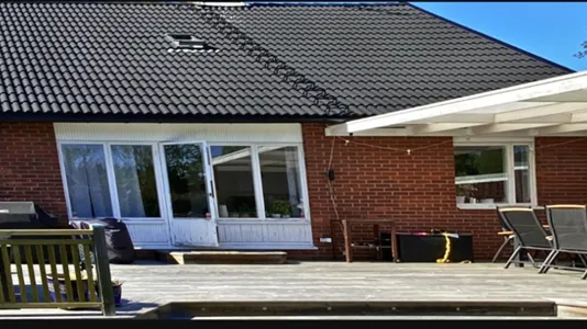 Houses in Järfälla - photo 2