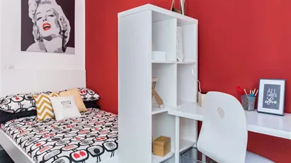 Room for rent in Milano Zona 6 - Barona, Lorenteggio, Milan