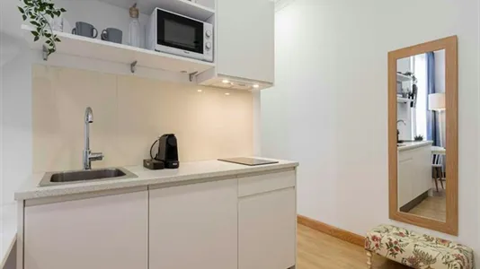 Rooms in Madrid Centro - photo 9