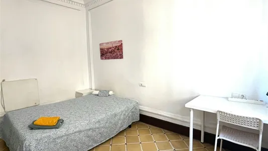Rooms in Barcelona Ciutat Vella - photo 5