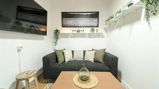 Rooms in Barcelona Ciutat Vella - photo 2