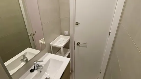 Rooms in Barcelona Ciutat Vella - photo 7