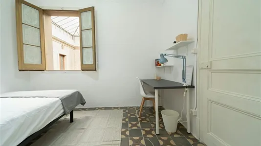 Rooms in Barcelona Ciutat Vella - photo 3