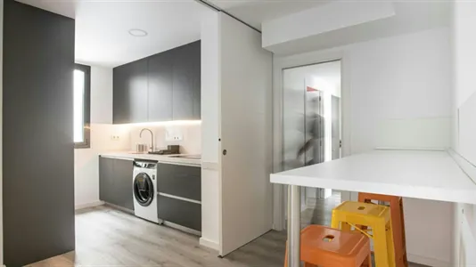 Rooms in Barcelona Ciutat Vella - photo 5