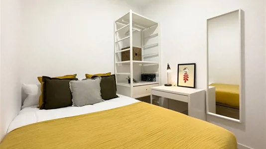 Rooms in Barcelona Ciutat Vella - photo 2