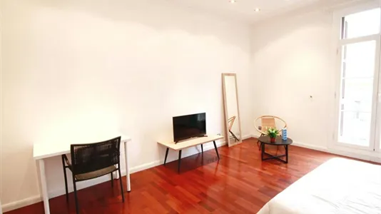 Rooms in Barcelona Eixample - photo 7