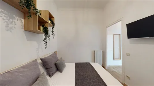 Rooms in Barcelona Eixample - photo 5