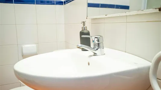 Rooms in Madrid Centro - photo 10