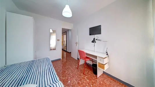 Rooms in Zaragoza - photo 3