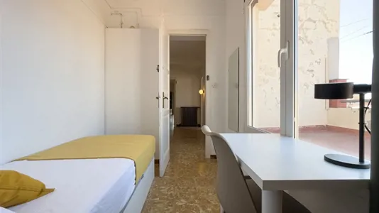 Rooms in Barcelona Ciutat Vella - photo 2