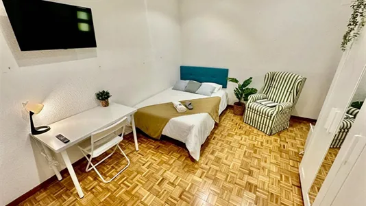 Rooms in Zaragoza - photo 1