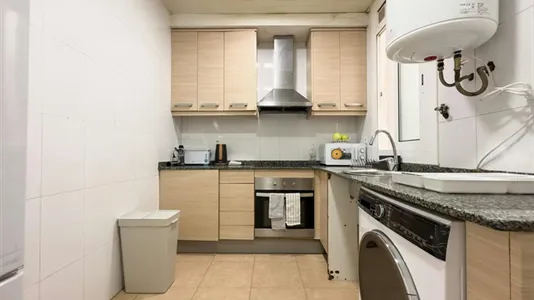 Rooms in Barcelona Ciutat Vella - photo 9