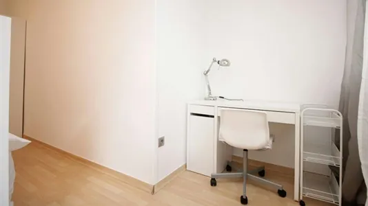 Rooms in Barcelona Sants-Montjuïc - photo 4
