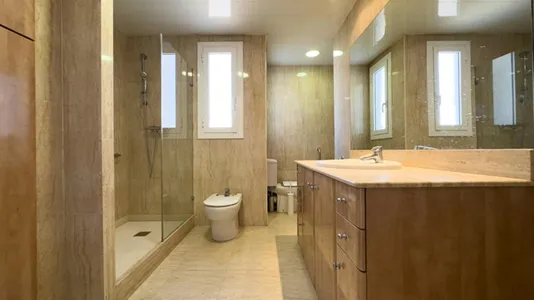 Rooms in Barcelona Ciutat Vella - photo 4