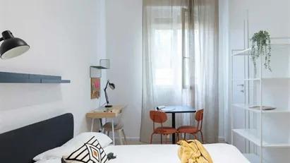 Room for rent in Milano Zona 8 - Fiera, Gallaratese, Quarto Oggiaro, Milan