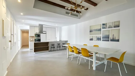 Apartments in Barcelona Ciutat Vella - photo 2