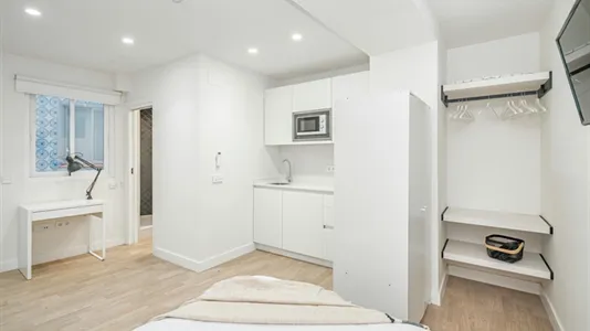 Rooms in Málaga - photo 10