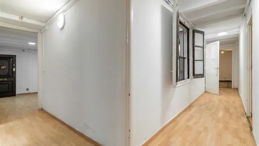 Rooms in Barcelona Ciutat Vella - photo 6