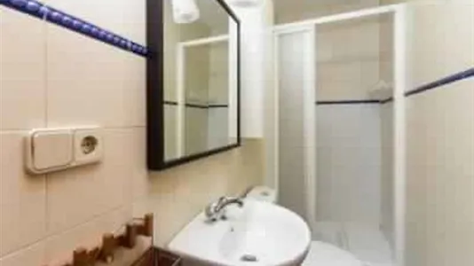 Rooms in Madrid Centro - photo 9