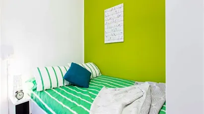 Room for rent in Milano Zona 6 - Barona, Lorenteggio, Milan