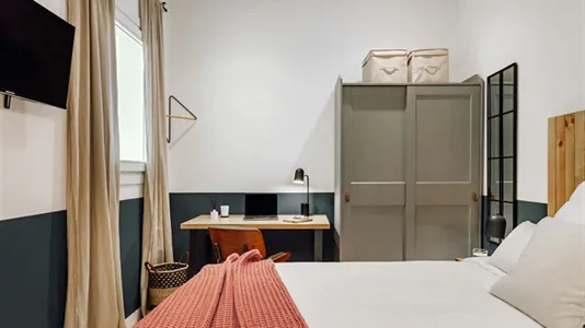 Rooms in Barcelona Eixample - photo 2