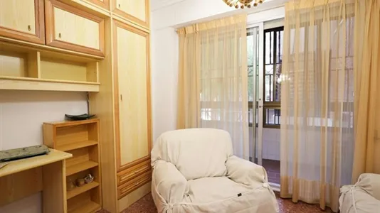 Rooms in el Camí de Vera - photo 8