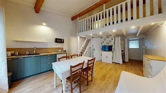 Houses in Bordeaux - photo 2