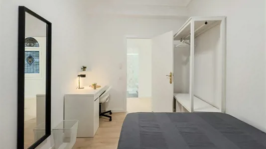 Rooms in Barcelona Ciutat Vella - photo 2