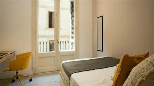Rooms in Barcelona Eixample - photo 2