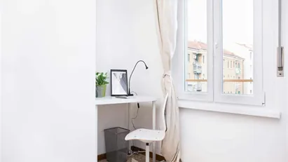 Room for rent in Milano Zona 8 - Fiera, Gallaratese, Quarto Oggiaro, Milan