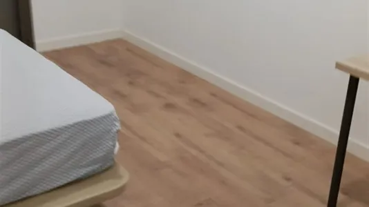 Rooms in Sabadell - photo 3