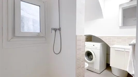Rooms in Barcelona Ciutat Vella - photo 9