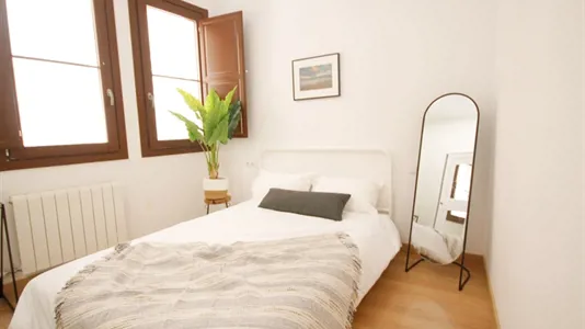 Rooms in Barcelona Ciutat Vella - photo 2