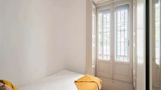 Rooms in Madrid Centro - photo 10