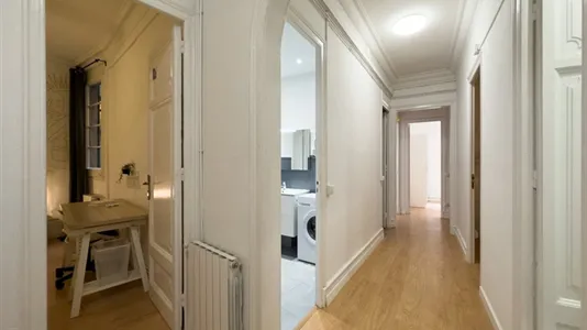 Rooms in Barcelona Ciutat Vella - photo 4