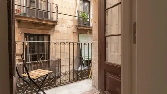 Rooms in Barcelona Ciutat Vella - photo 5