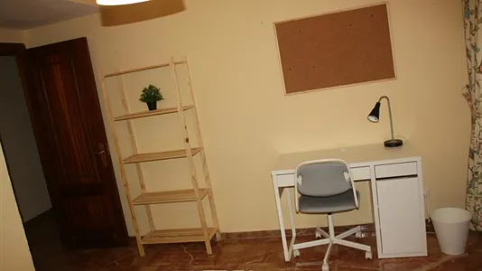 Rooms in Córdoba - photo 3
