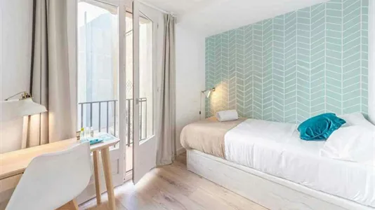 Rooms in Barcelona Ciutat Vella - photo 2