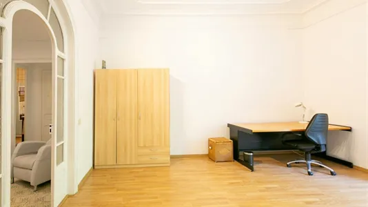 Rooms in Barcelona Eixample - photo 3
