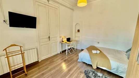 Rooms in Barcelona Eixample - photo 2