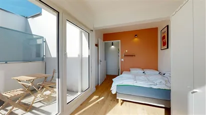 Room for rent in L'Haÿ-les-Roses, Île-de-France