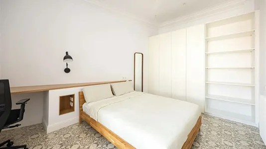 Rooms in Barcelona Eixample - photo 4