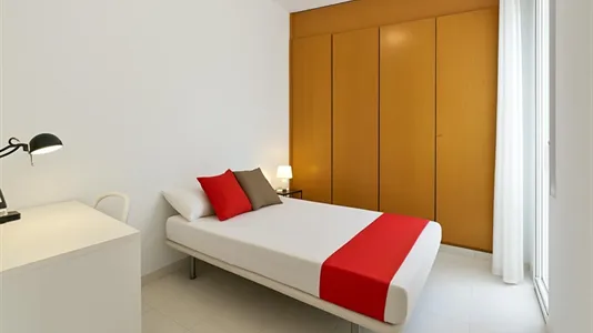 Rooms in Barcelona Sants-Montjuïc - photo 1