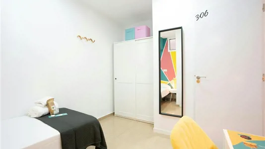 Rooms in Barcelona Ciutat Vella - photo 2