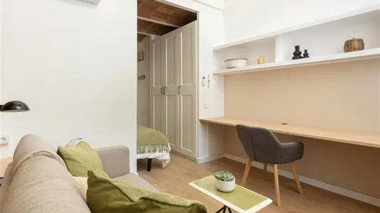 Rooms in Barcelona Sants-Montjuïc - photo 7