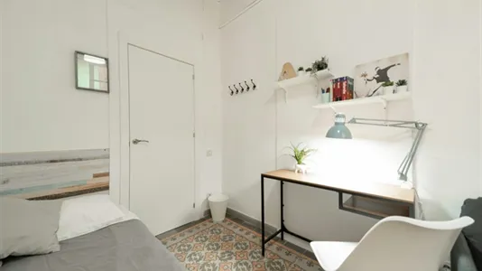 Rooms in Barcelona Ciutat Vella - photo 4